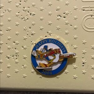Donald Duck pin
